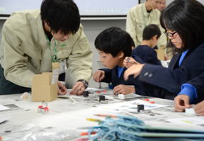 モータ作り体験教室の様子