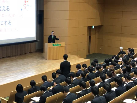 経営層と社員との交流の様子